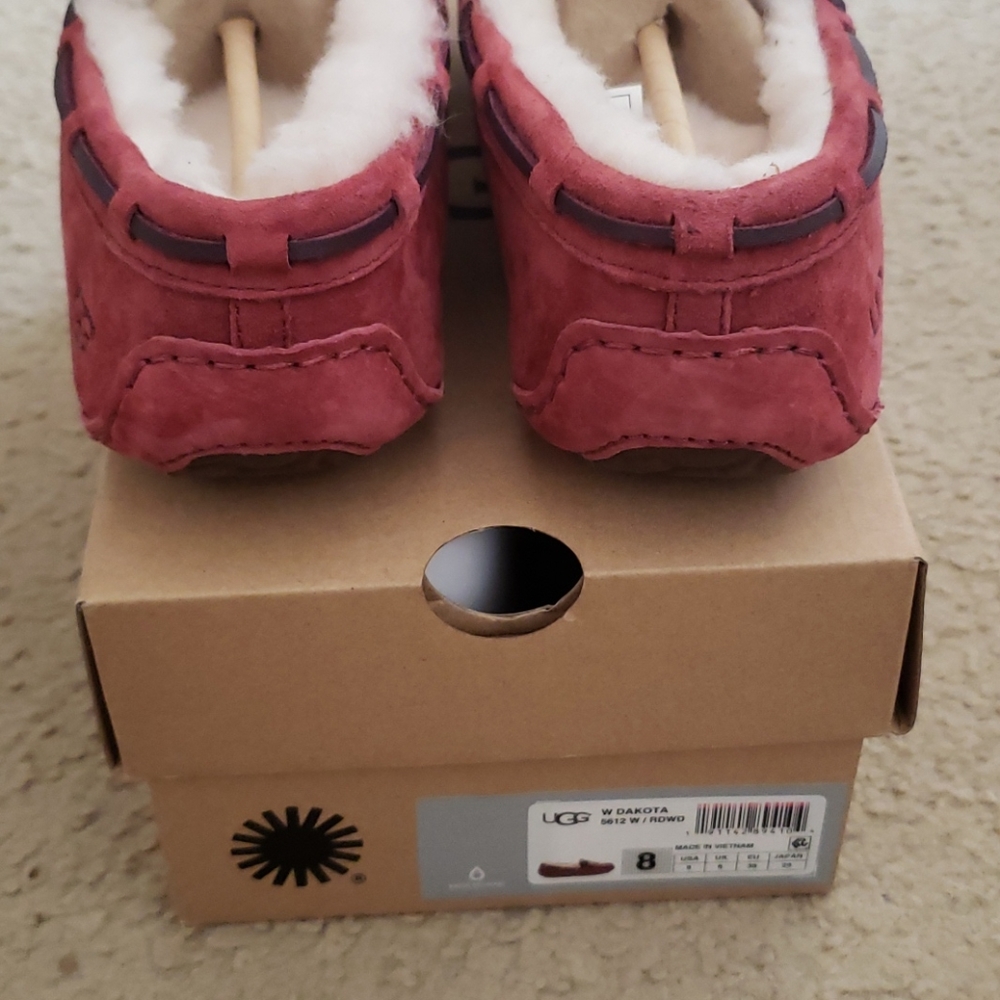 UGG Dakota Slipper - Women's Size 8